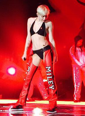 Miley Cyrus, Christina Aguilera Twitter Miley Cyrus, Christina Aguilera Twitter